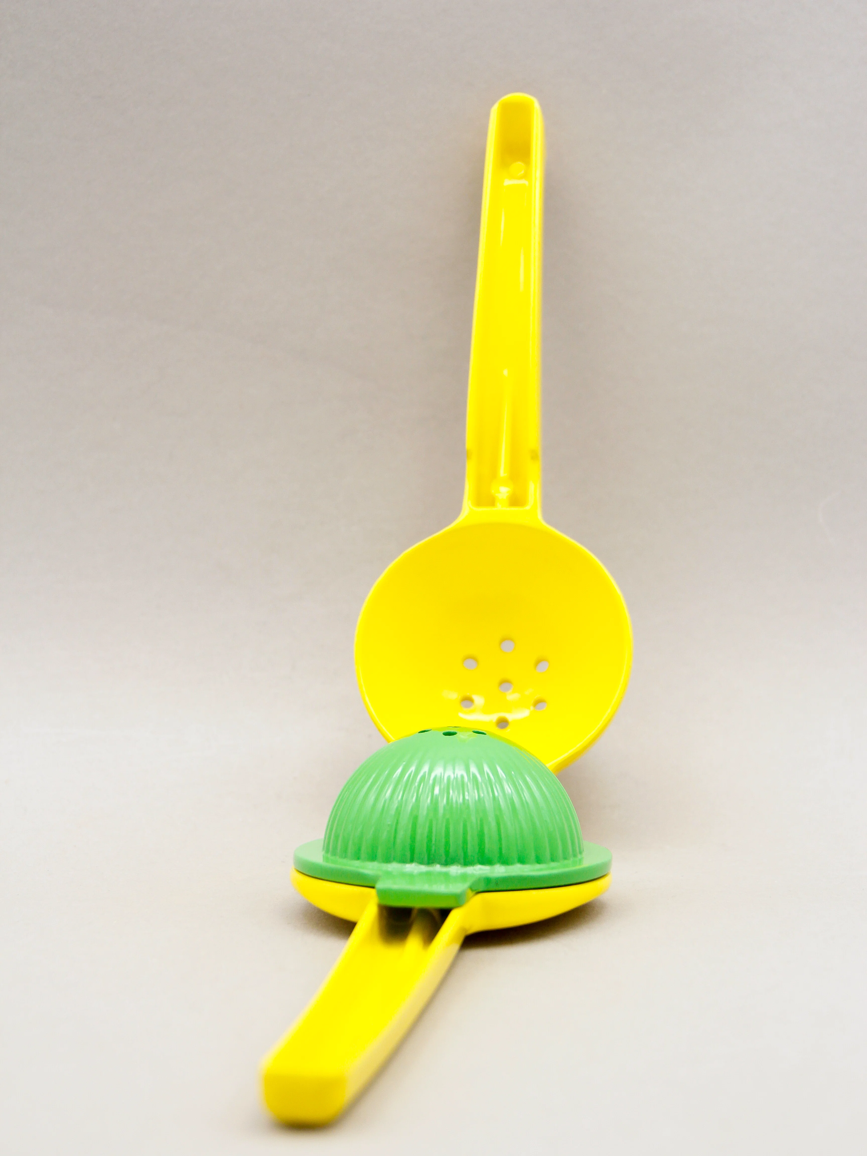 Lime and Lemon Squeezer (Mexican Elbow), Yellow And Green - Image 2