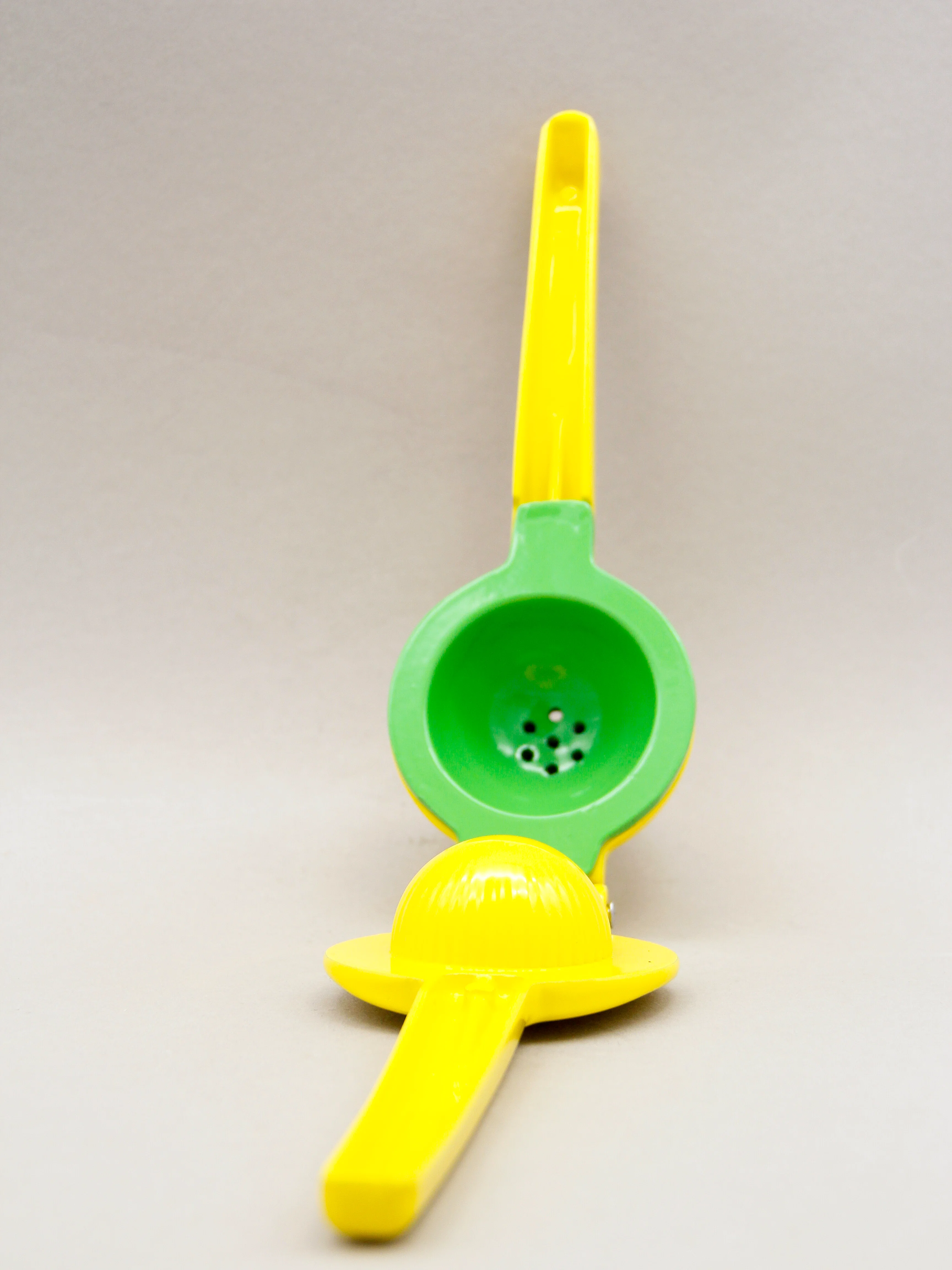 Lime and Lemon Squeezer (Mexican Elbow), Yellow And Green - Image 3